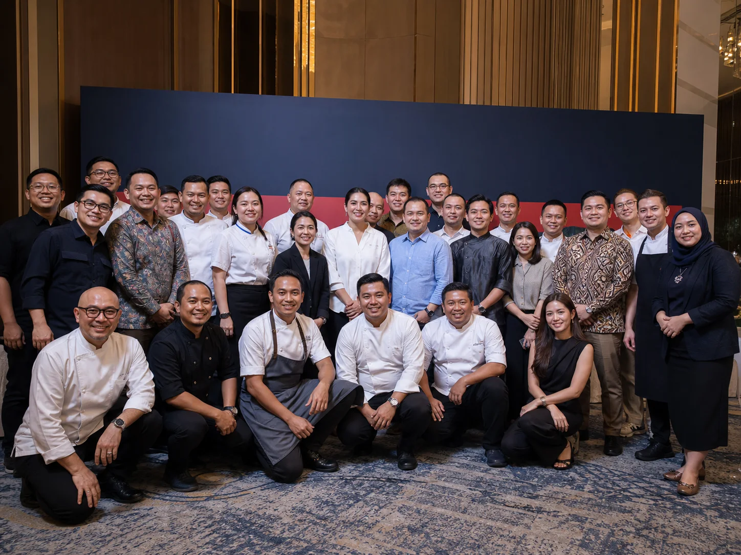 Para mitra dan tim Indomaru menandai berakhirnya malam kolaboratif bersama-sama.